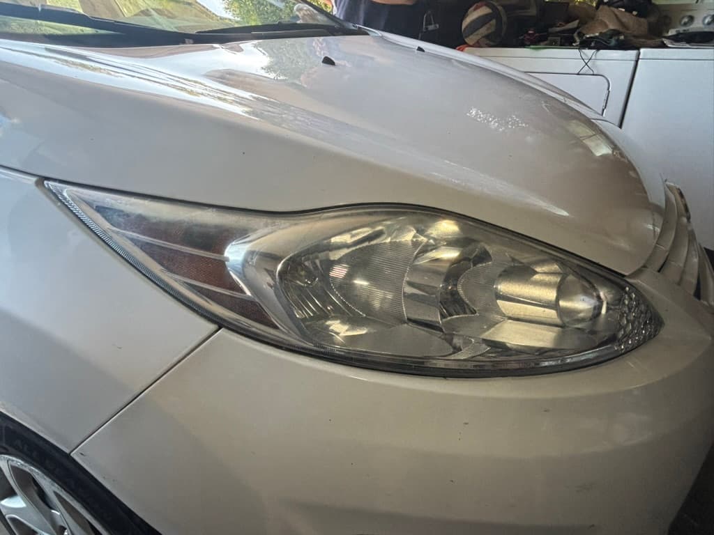 2011 Ford Fiesta - 12 